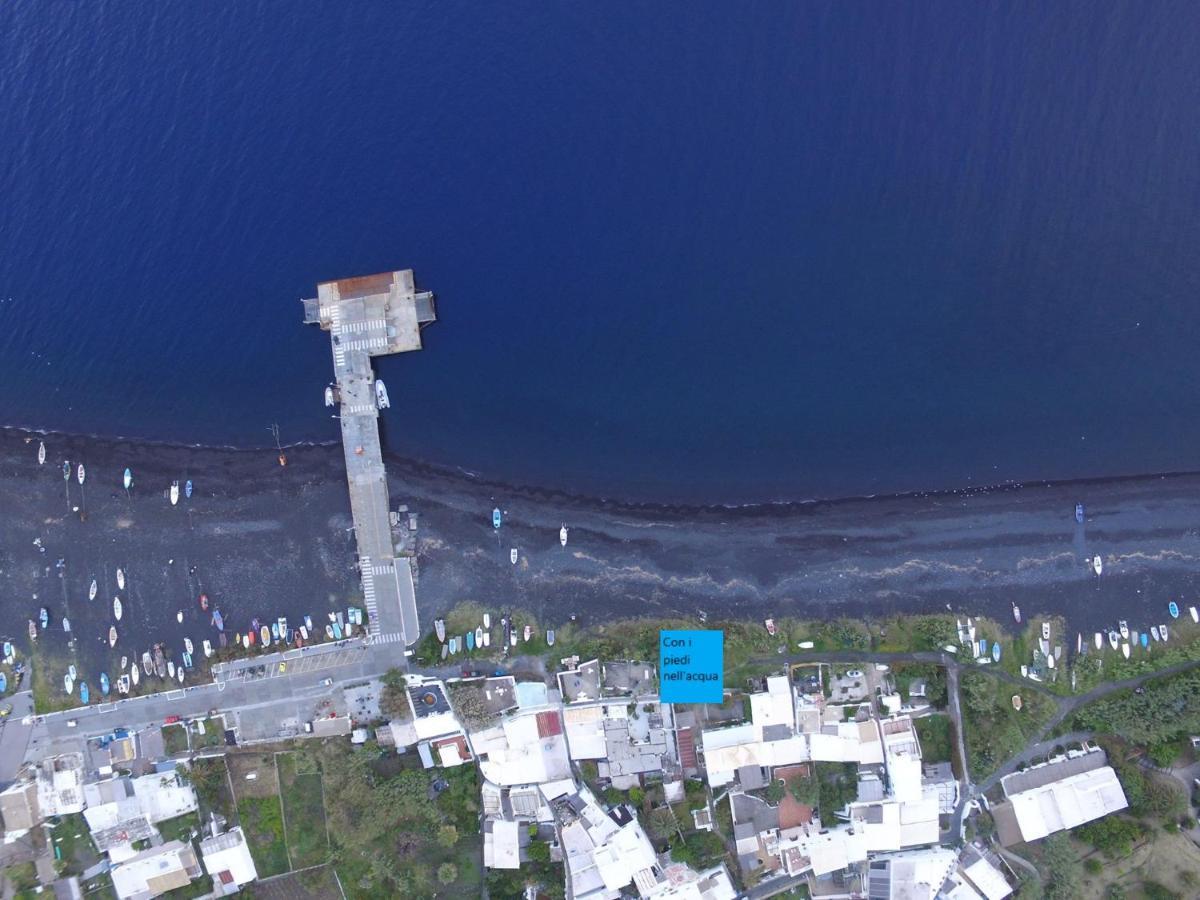 Con I Piedi Nell'Acqua Lejlighed Stromboli Eksteriør billede