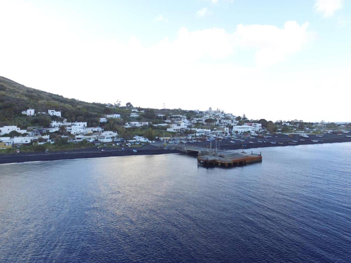 Con I Piedi Nell'Acqua Lejlighed Stromboli Eksteriør billede